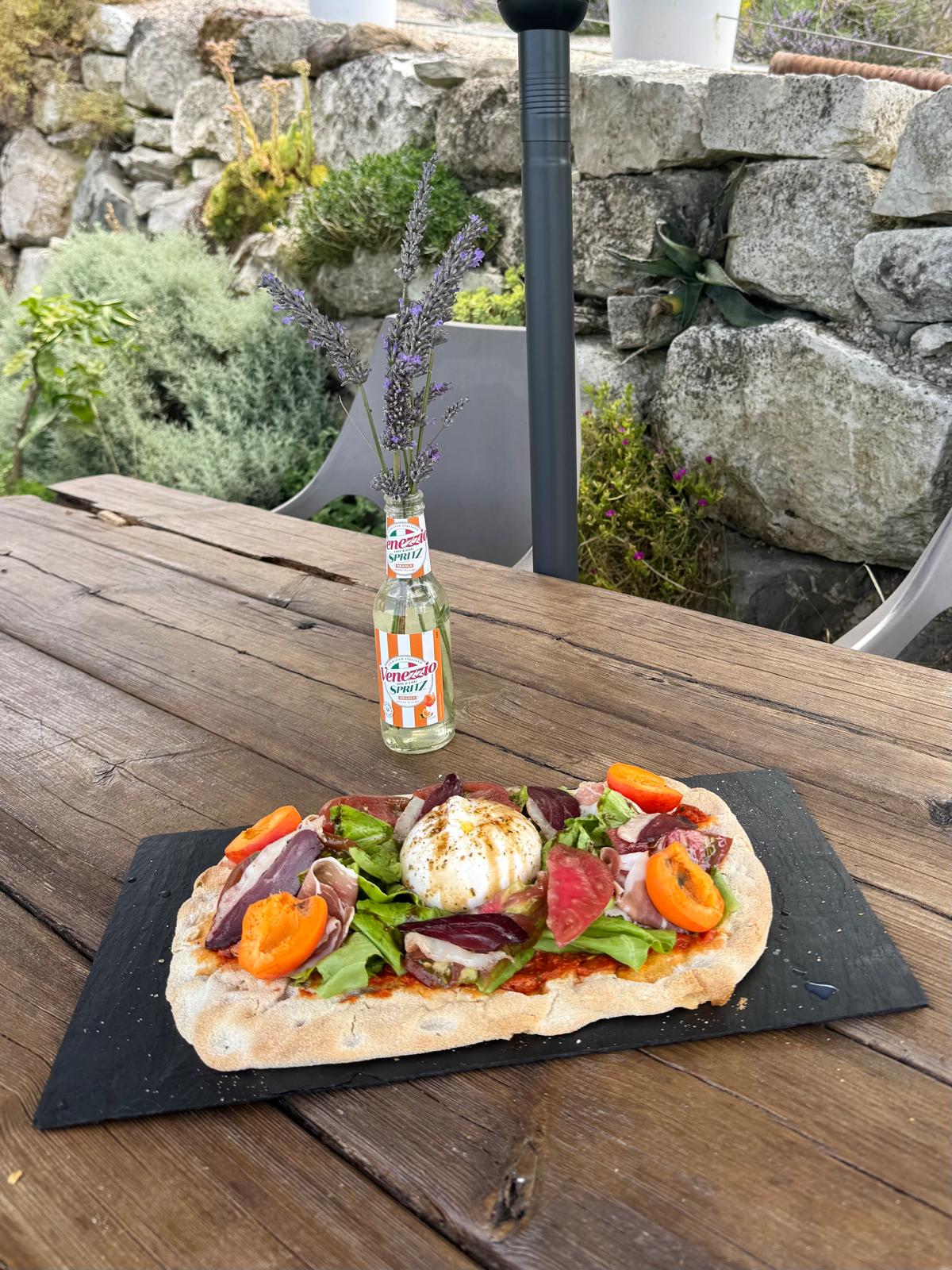 Focaccia, burrata et magret de canard séché