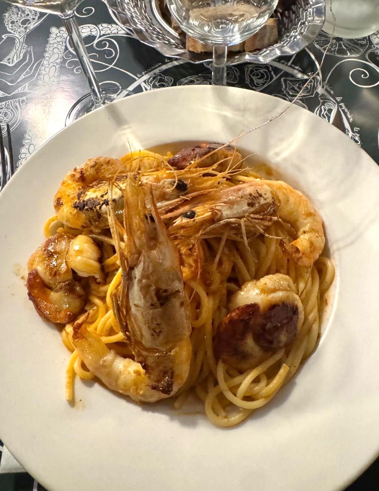 Spaghetti, gambas et Saint-Jacques fraîches