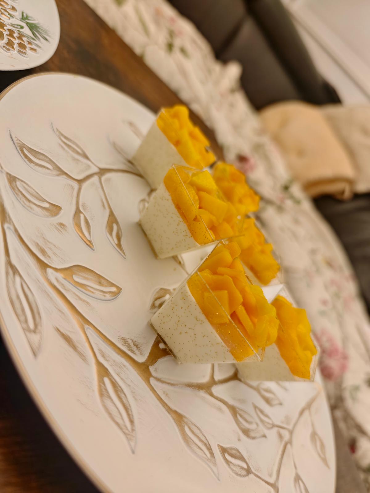 Panna cotta, vanille de Madagascar et mangue fraîche